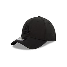 Cargar imagen en el visor de la galería, Gorra para Hombre NEW ERA CAP 3930 LOSDOD BLACK ON BLACK BLK