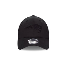 Cargar imagen en el visor de la galería, Gorra para Hombre NEW ERA CAP 3930 NEWPAT BLACK ON BLACK BLK