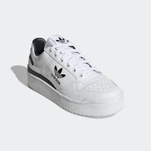 Cargar imagen en el visor de la galería, Zapatillas para Mujer ADIDAS GY5921 FORUM BOLD W WHT