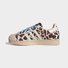 Cargar imagen en el visor de la galería, Zapatillas Adidas Superstar II KH9031 Beige - vista medial