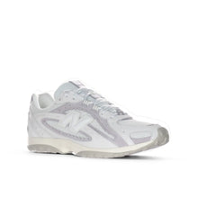 Cargar imagen en el visor de la galería, Zapatillas NEW BALANCE 204L grises, vista superior