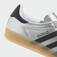 Cargar imagen en el visor de la galería, Zapatillas ADIDAS GAZELLE INDOOR HP7215 Plateado