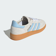 Cargar imagen en el visor de la galería, Zapatillas ADIDAS Handball Spezial celestes, vista frontal