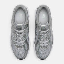 Cargar imagen en el visor de la galería, Zapatillas NEW BALANCE 740 U740GB2-W Plateado