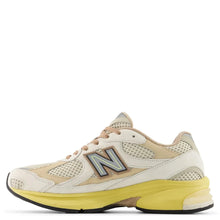Cargar imagen en el visor de la galería, Zapatillas NEW BALANCE 2010 U2010SGR-M Beige