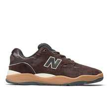 Cargar imagen en el visor de la galería, Zapatillas NEW BALANCE 1010 Tiago Lemos marrones, vista lateral
