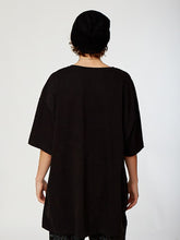 Cargar imagen en el visor de la galería, Polo para Hombre Dunkelvolk OVERSIZE GOTHIC LOGO NGR