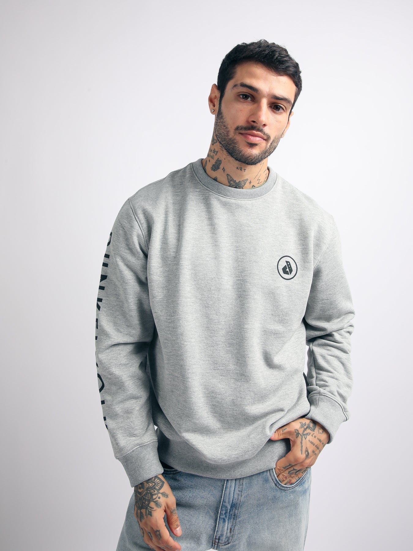 Polera para Hombre Dunkelvolk CREW NECK NEW LOGO ARM SGRH