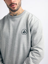 Cargar imagen en el visor de la galería, Polera para Hombre Dunkelvolk CREW NECK NEW LOGO ARM SGRH
