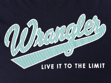Cargar imagen en el visor de la galería, Polo para Hombre WRANGLER LIVE IT TO THE LIMIT 25-1160-LIVE BYK0
