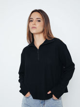 Cargar imagen en el visor de la galería, Polera para Mujer DVK CON ZIP QUARTER ZIP NGR
