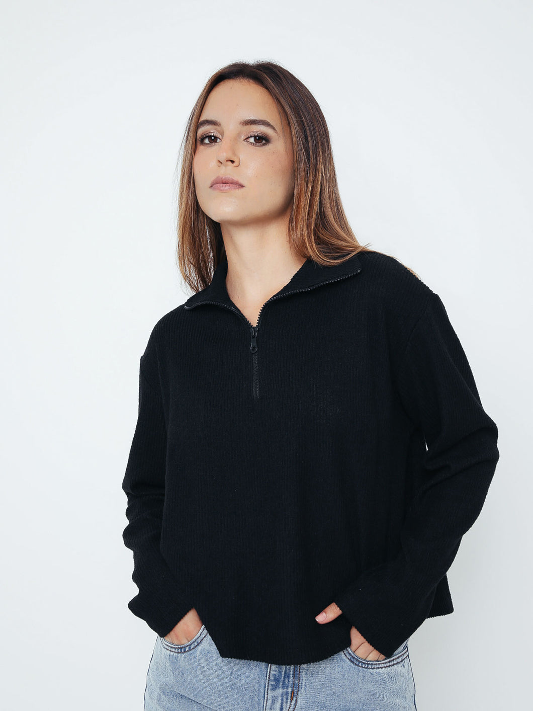 Polera para Mujer DVK CON ZIP QUARTER ZIP NGR