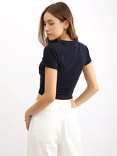 Cargar imagen en el visor de la galería, Polo para Mujer DVK CROP BASIC TEE AZL
