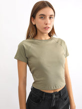 Cargar imagen en el visor de la galería, Polo para Mujer DVK CROP BASIC TEE VRD
