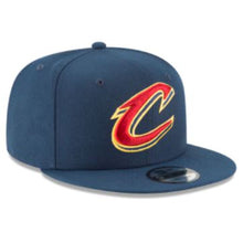 Cargar imagen en el visor de la galería, Gorra para Hombre NEW ERA HAT 9FIFTY CLECAV BASIC OTC DKBLU
