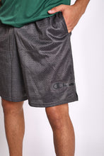 Cargar imagen en el visor de la galería, Short para Hombre CHAMPION 81622G586DWA 9-INCH CLASSIC GRAPHIC MESH SHORT G61
