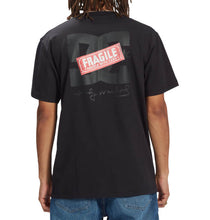 Cargar imagen en el visor de la galería, Polo para Hombre DC SHOES T-SHIRT HSS AW FRAGILE HSS KVJ0
