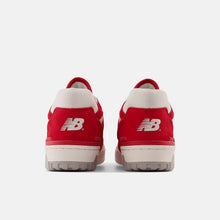 Cargar imagen en el visor de la galería, Zapatillas para Hombre NEW BALANCE HERITAGE 550 ROJ
