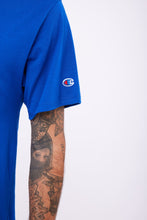 Cargar imagen en el visor de la galería, Polo para Hombre CHAMPION C-GT23H586DHA CLASSIC JERSEY GRAPHIC TEE GUX
