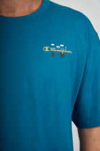 Cargar imagen en el visor de la galería, Polo para Hombre CHAMPION C-GT23H586DNA CLASSIC JERSEY GRAPHIC TEE M+S
