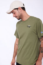 Cargar imagen en el visor de la galería, Polo para Hombre CHAMPION C-GT23H586DNA CLASSIC JERSEY GRAPHIC TEE 9AX
