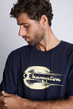 Cargar imagen en el visor de la galería, Polo para Hombre CHAMPION C-GT23H586EHA CLASSIC JERSEY GRAPHIC TEE 031
