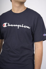 Cargar imagen en el visor de la galería, Polo para Hombre CHAMPION C-GT23HY06794 CLASSIC GRAPHIC TEE 031
