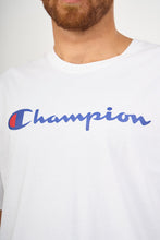 Cargar imagen en el visor de la galería, Polo para Hombre CHAMPION C-GT23HY06794 GRAPHIC JERSEY TEE SCRIPT LOGO 045
