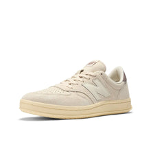 Cargar imagen en el visor de la galería, Zapatillas NEW BALANCE CT500 beige, vista trasera con logo N
