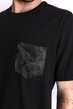Cargar imagen en el visor de la galería, Polo Dunkelvolk POCKET RADAR POCKET TEE BLK
