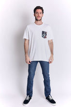 Cargar imagen en el visor de la galería, Polo Dunkelvolk POCKET WAVE PINK POCKET TEE WHT
