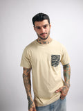 Polo para Hombre Dunkelvolk BASIC SIMPLE PRINTED POCKET TEE BEI