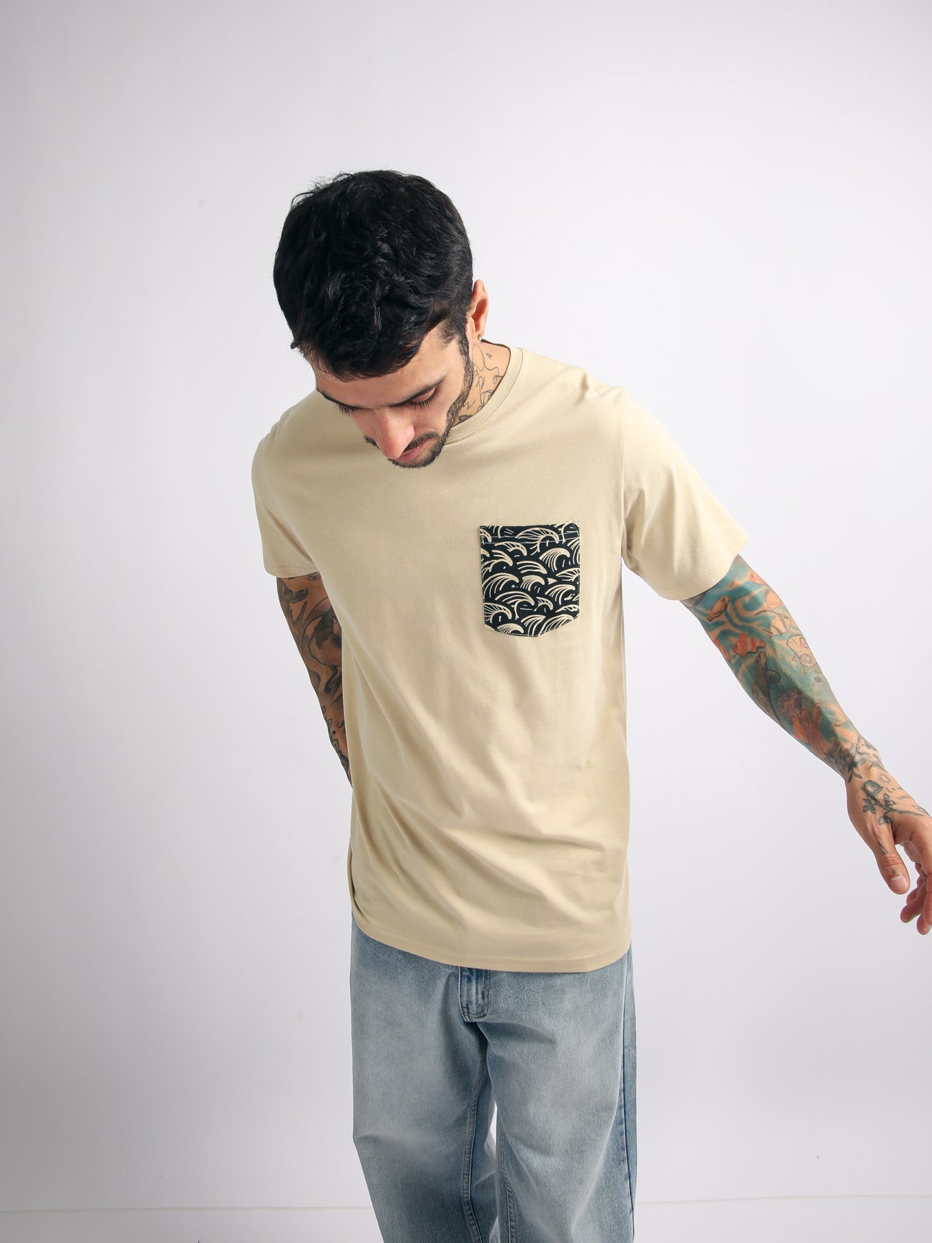 Polo para Hombre Dunkelvolk BASIC SIMPLE PRINTED POCKET TEE BEI
