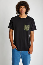 Cargar imagen en el visor de la galería, Polo para Hombre DUNKELVOLK BASIC SIMPLE PRINTED POCKET TEE NGR
