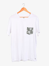 Cargar imagen en el visor de la galería, Polo para Hombre Dunkelvolk CLASSIC SIMPLE PRINTED POCKET TEE WHT
