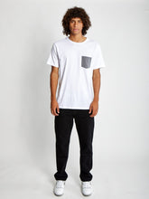 Cargar imagen en el visor de la galería, Polo para Hombre Dunkelvolk POCKET SIMPLE CONTRAST POCKET TEE WHT
