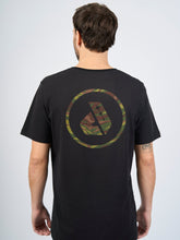 Cargar imagen en el visor de la galería, Polo para Hombre Dunkelvolk SURF LOGO CAMO KVJ0
