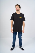 Cargar imagen en el visor de la galería, Polo para Hombre DUNKELVOLK SURF FISHING CLUB BLK
