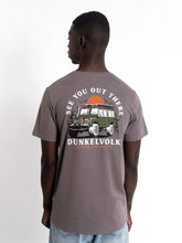 Cargar imagen en el visor de la galería, Polo para Hombre Dunkelvolk SURF DUNK TRUCK CHR
