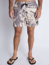 Cargar imagen en el visor de la galería, Ropa de Baño para Hombre DUNKELVOLK VOLLEY MARBLING 15&quot; BEIG
