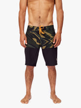 Cargar imagen en el visor de la galería, Ropa de Baño para Hombre Dunkelvolk BOARDSHORT CAMO 18&quot; CAMO
