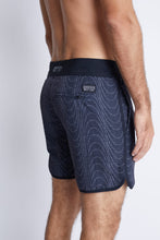 Cargar imagen en el visor de la galería, Ropa de Baño para Hombre DUNKELVOLK BOARDSHORT OLAS PUNTO 16&quot; BLK
