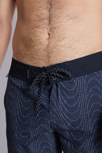 Cargar imagen en el visor de la galería, Ropa de Baño para Hombre DUNKELVOLK BOARDSHORT OLAS PUNTO 16&quot; BLK
