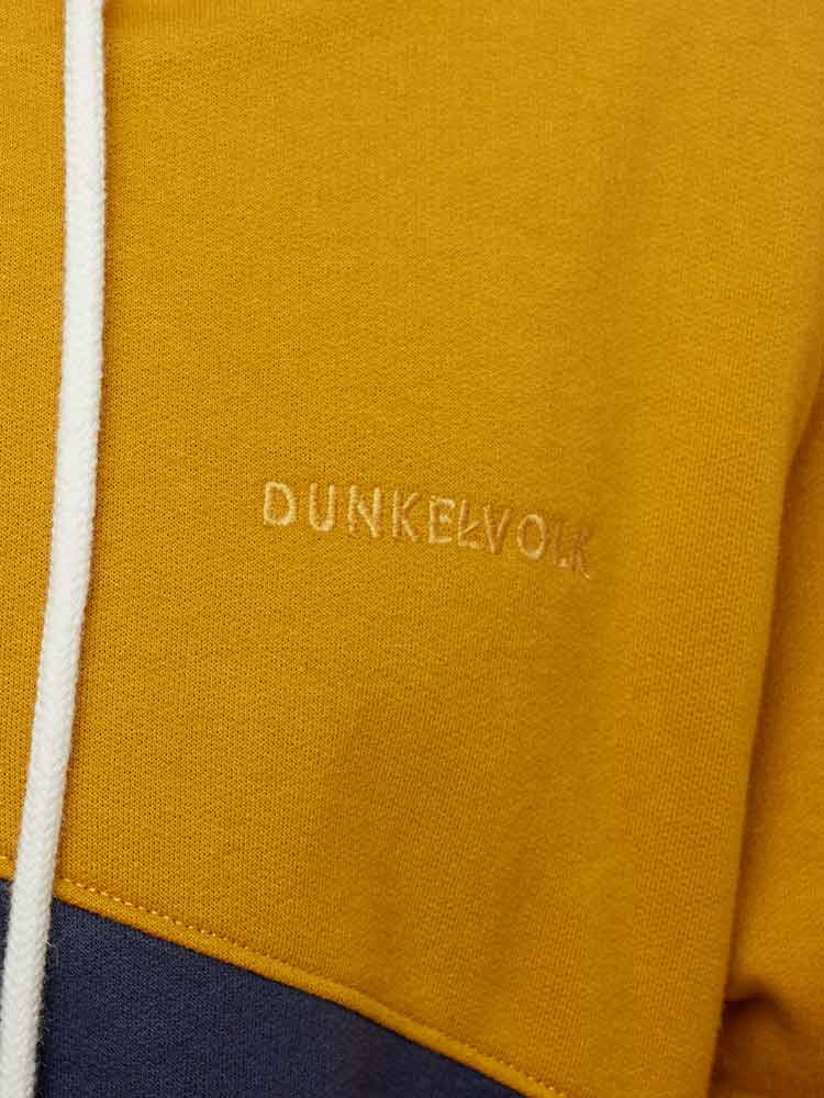 Polera para Hombre DUNKELVOLK CON ZIP COLLATERAL HOOD FT CHAZ