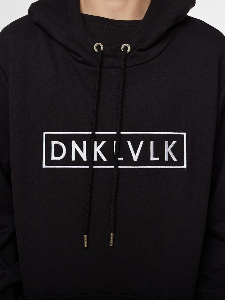 Polera para Hombre Dunkelvolk SIN ZIP THE DNA HOOD FP NGRO