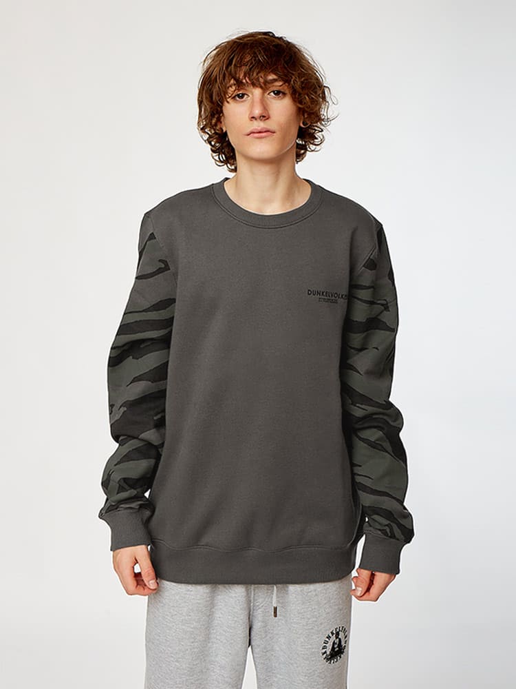 Polera Dunkelvolk CREW NECK WARRIOR CREW FT GNMTL