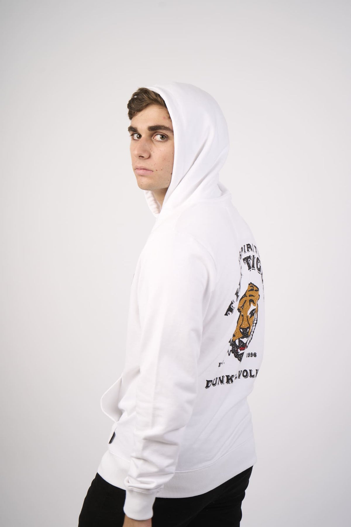 Polera para Hombre DUNKELVOLK CON ZIP ESPIRITU THE TIGER FT WHT