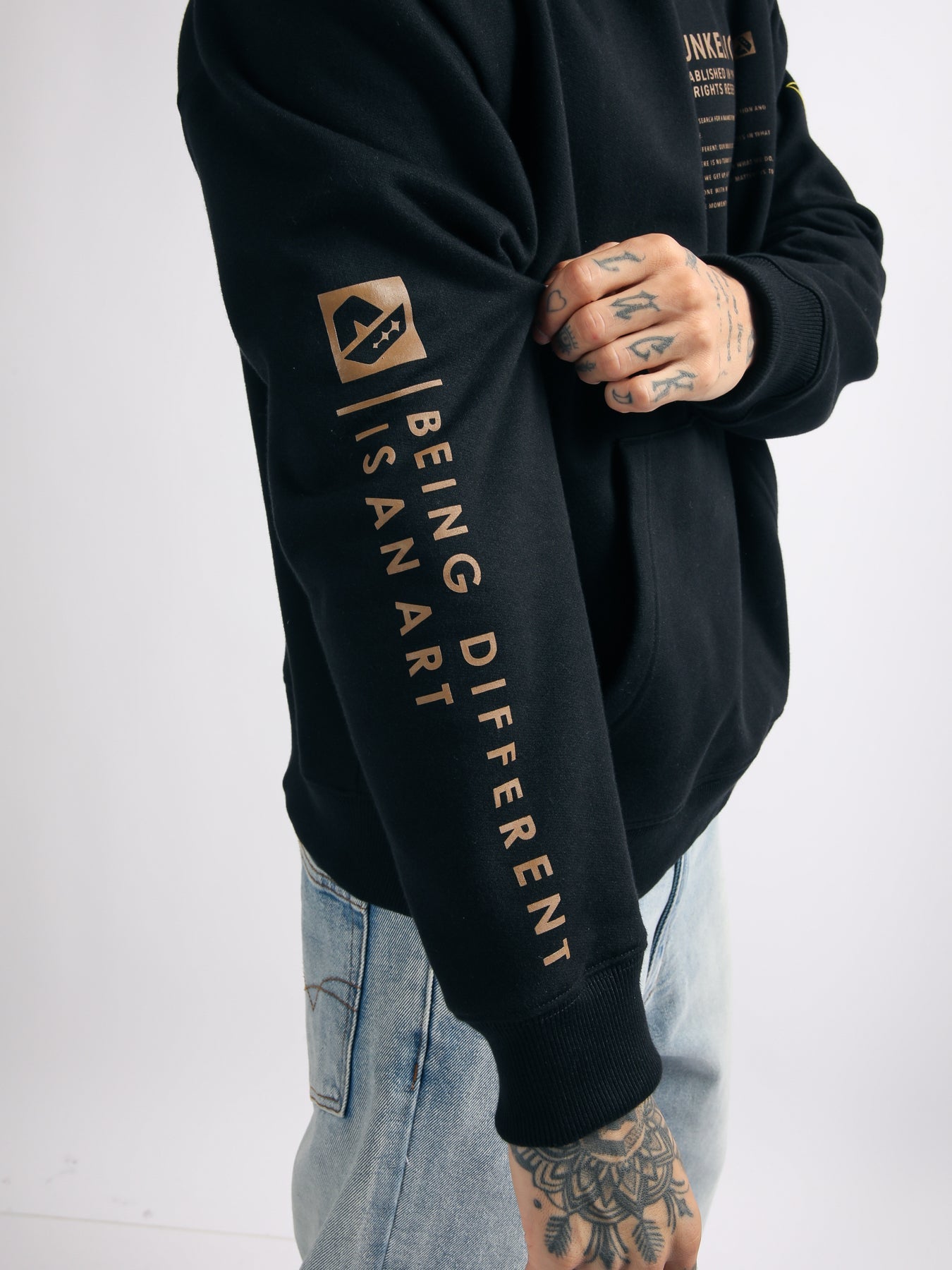 Polera para Hombre Dunkelvolk HOODIE DNA PRINT BLK
