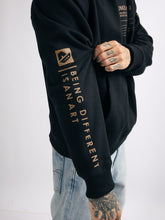 Cargar imagen en el visor de la galería, Polera para Hombre Dunkelvolk HOODIE DNA PRINT BLK
