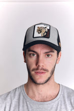 Cargar imagen en el visor de la galería, Gorra para Hombre Dunkelvolk TRUCKER STAY WILD SGRH

